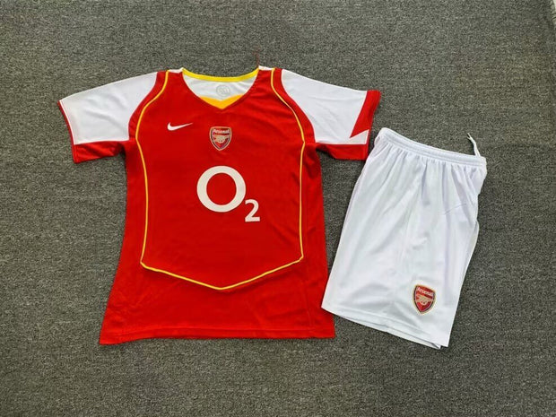 Arsenal Home 04/05 Kids Retro Kit (Includes Shorts)