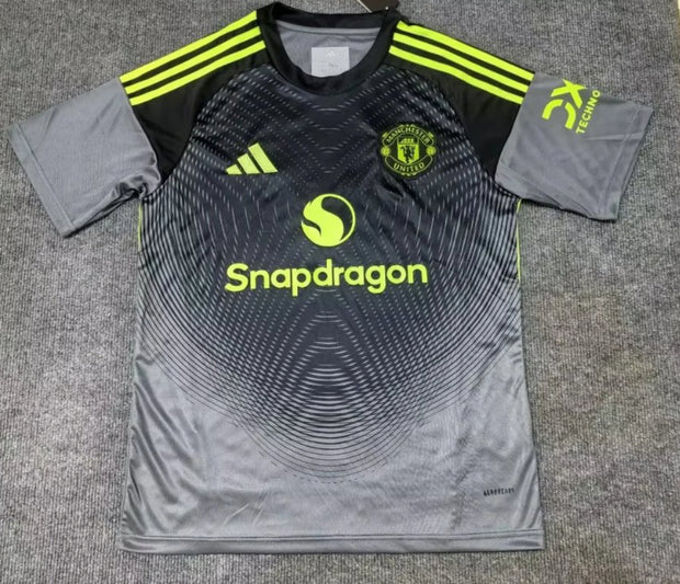 Man Utd. GK Black 25/26 Standard Issue Kit